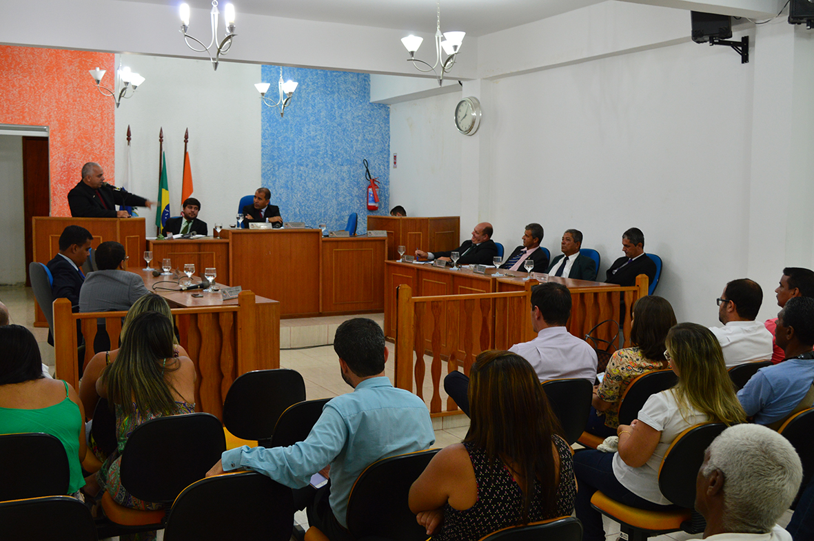 Professores efetivos de Iguaba Grande comemoram aprovação de Plano de Cargos, Carreira e Remuneração